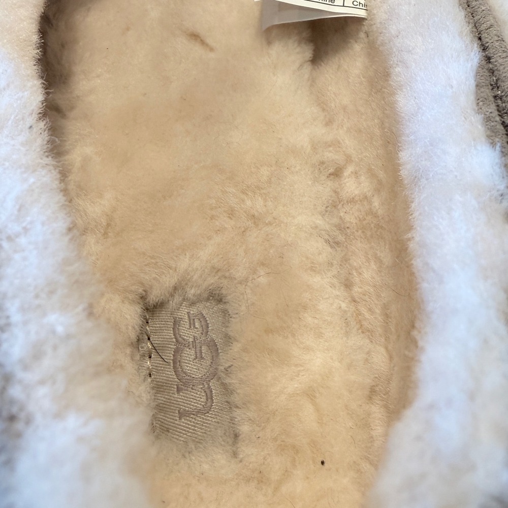 UGG Women's Gray Suede Sheepskin Lined Moccasin Slippers Comfort Shoes‎ Size 12 - Picture 12 of 16